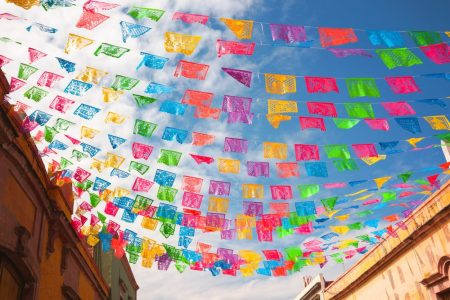 El papel picado es la hermosa tradición nacida en Huixcolotla Puebla