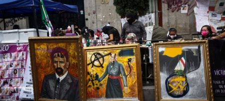 Conoce al pintor del retrato intervenido por feministas en la CNDH