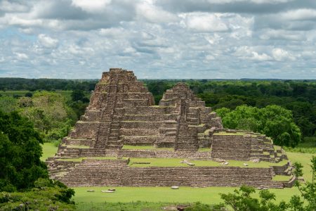 Pirámide Doble, una de las extraordinarias edificaciones creadas por los mayas 