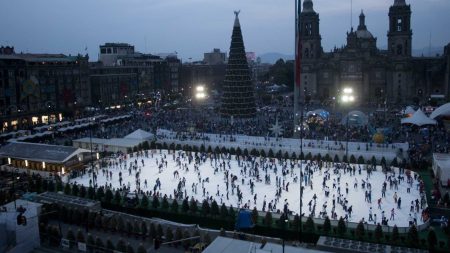 Ya puedes ir a patinar a la pista de hielo del Zócalo