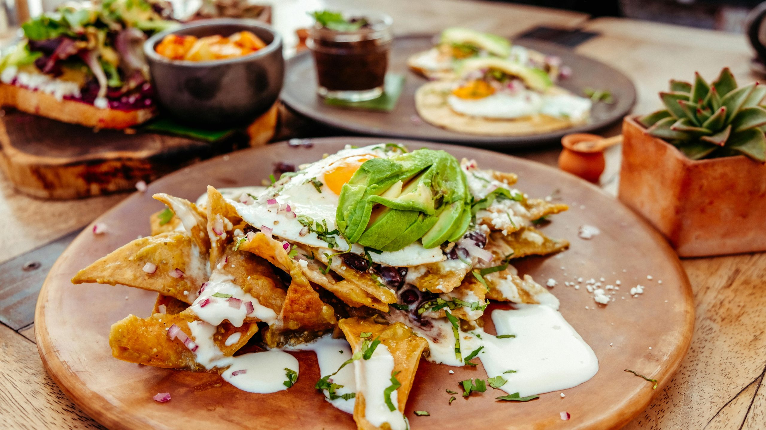 ¿Por qué le llamamos ‘chilaquiles’ al desayuno supremo de México? 