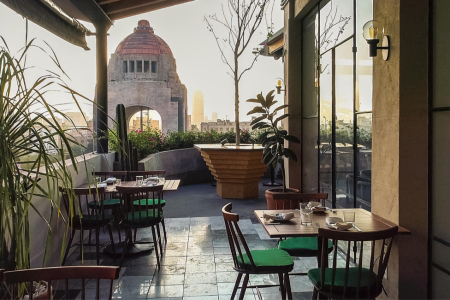 Aire revolucionario y comida poética, Terraza Cha Cha Cha