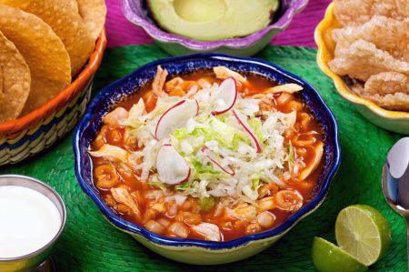 Un pozole para distraer a la muerte