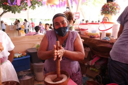 Pozontle: bebida ancestral, artesanal, espumosa y refrescante de Oaxaca