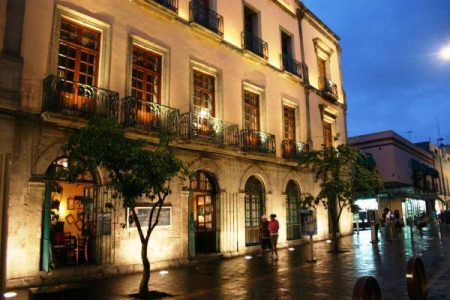 Los Canallas: drinks y cena suave en la calle de Regina