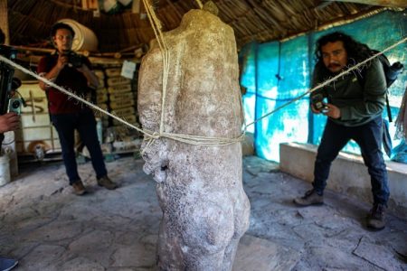 Descubren una pieza arqueológica de una extraña escultura del dios Yum Keep