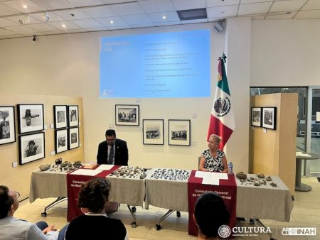 Ciudadana canadiense restituye voluntariamente 257 piezas arqueológicas a México