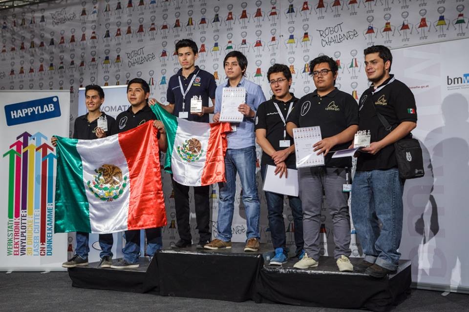 Estudiantes mexicanos ganan el primer lugar de Robotchallenge 2016