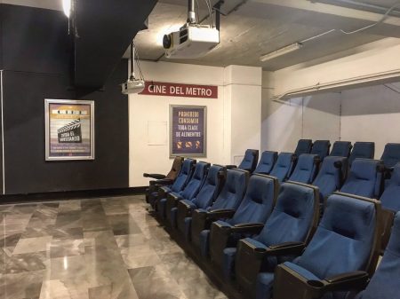 Descubre la sala de cine oculta que hay en el metro de la CDMX