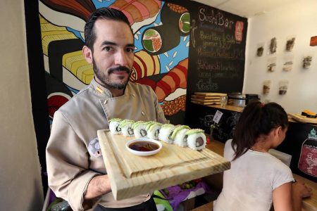 San Cósmico: lecturas de tarot, sushi y buena música en la San Rafael