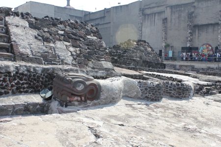 Las espectaculares y simbólicas Serpientes del Templo Mayor