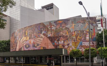 Sobre el mural de Diego Rivera que adorna el Teatro Insurgentes