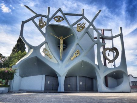 El sorprendente diseño futurista del Templo del Señor de los Rayos