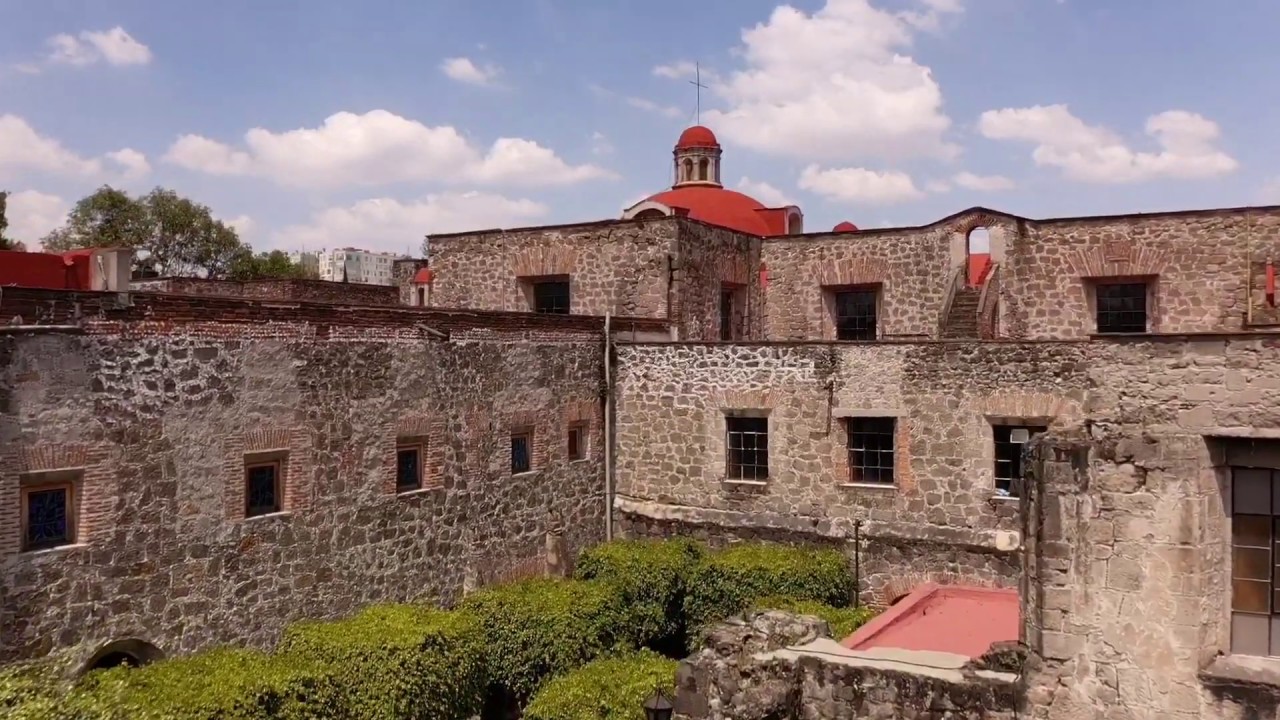 El imponente complejo arquitectónico del templo y convento de San Joaquín Tacuba