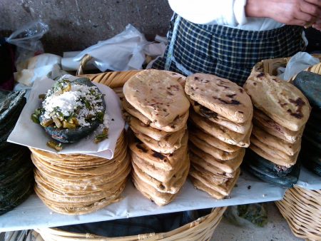 Los tlacoyos o el ancestro de los antojitos mexicanos