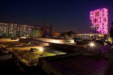 Conoce la Torre Tlatelolco: El Faro Nocturno