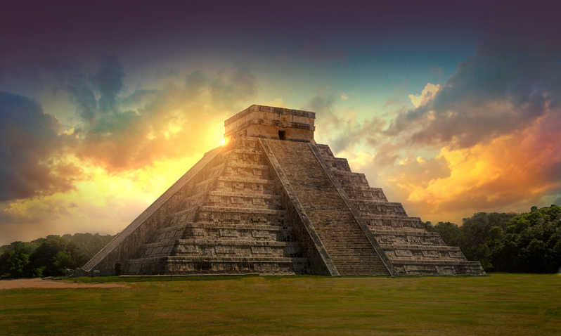 Chichén Itzá, el equinoccio de primavera y el descenso de Kukulcán