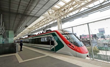 El tren interurbano México-Toluca tendrá 10 trenes más para llegar al AIFA