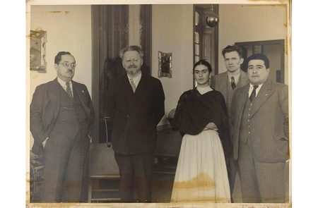 Frida Kahlo y Diego Rivera visitan a León Trotsky en Coyoacán en 1938  (VIDEO)