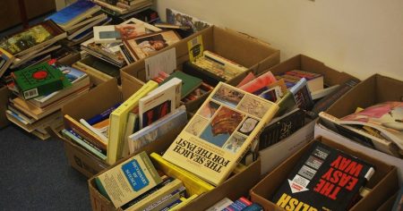 ¡Todos los libros que quepan en una caja a $100 en Librero en Andanzas!