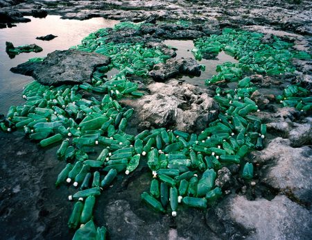 El artista mexicano que recolectó basura de 50 países en la reserva de Sian Ka’an (FOTOS)