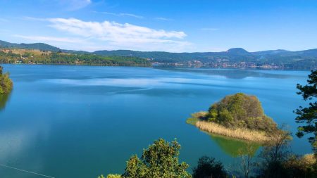 Lago de Zirahuén, el "Espejo de los Dioses" que puedes visitar en Michoacán