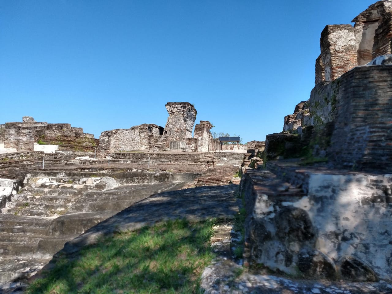 La zona arqueológica de Comalcalco: la Perla de la Chontalpa y sus pirámides de ladrillos