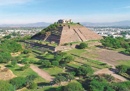 Conoce estas 4 zonas arqueológicas que puedes visitar en un tour por Querétaro