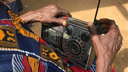 Esta iniciativa beneficia la radio indígena, comunitaria y afro mexicana