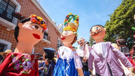 Mojigangas gigantes en el Museo de Culturas Populares