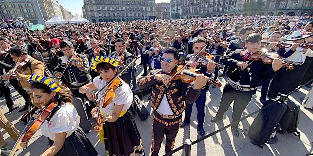 Mariachis rompen Récord Guinness en el Zócalo de la CDMX