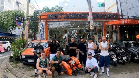 Así es la barbería con temática mexicana y estilistas cholos en Vietnam