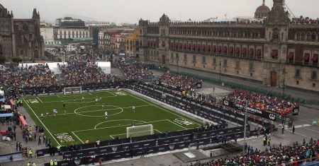 El Zócalo tendrá una cancha gigante para la clase de futbol más grande del mundo