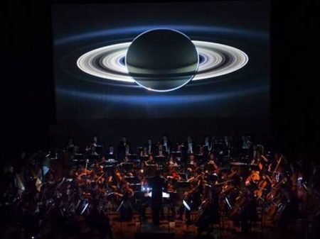 La orquesta Filarmónica de las Artes presenta "Los Planetas", un concierto inmersivo