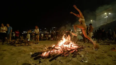 La Noche de San Juan en México: saltos sobre hogueras y animales que hablan