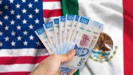 El envío de remesas de EU a México se desploma 12% en abril, la cifra más baja desde 2012