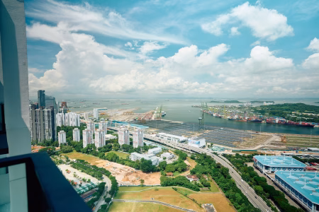 Inversión extranjera en naves industriales: ¿Dónde conviene rentar o comprar?