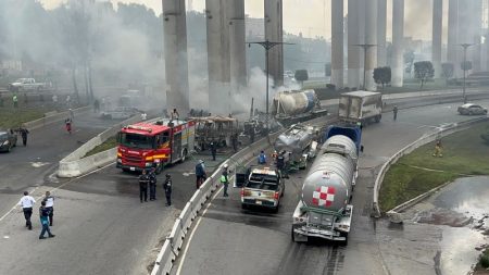 CDMX establecerá protocolo para vehículos de carga tras explosión de camión