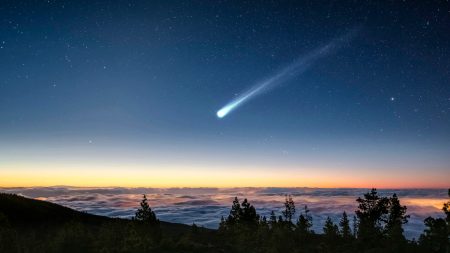 Cometa Lemmon: un meteoro brillante cruzará el cielo de México este mes