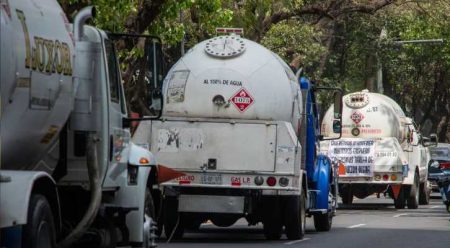 Hay nuevo reglamento de tránsito en CDMX para vehículos que transporten sustancias peligrosas