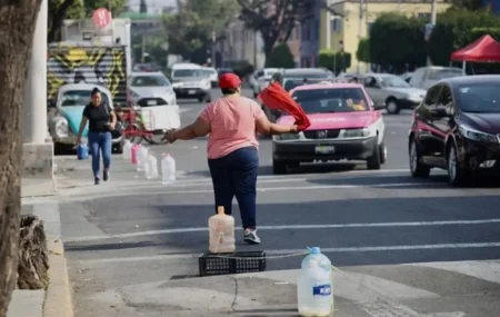 CDMX aprueba sancionar con arresto a “franeleros” o “viene viene”