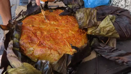 Mucbipollo y xec, platillos ancestrales que dan sabor al Día de Muertos en Yucatán