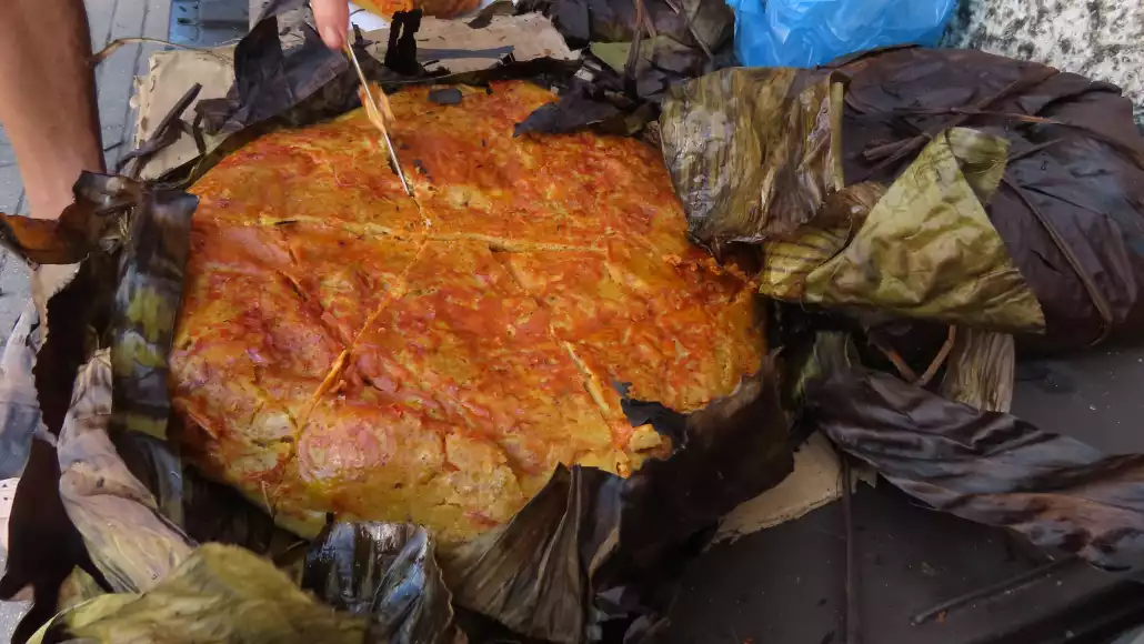 Mucbipollo y xec, platillos ancestrales que dan sabor al Día de Muertos en Yucatán