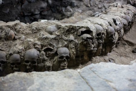 Revelan datos del Huei Tzompantli hallado al remodelar una casa en CDMX