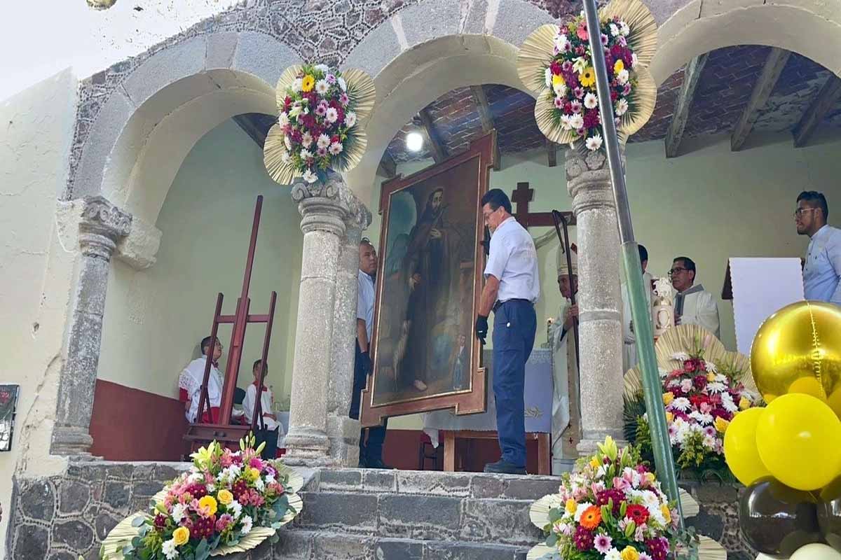25 años después regresan una pintura robada de una iglesia de Teotihuacán