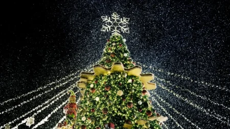 La CDMX enciende la magia: asรญ lucen el รกrbol gigante y las villas navideรฑas gratuitas