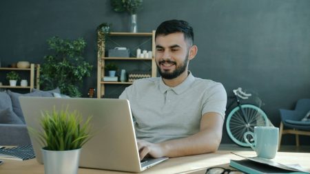 Crece la oferta de empleo remoto en áreas tecnológicas y creativas, según expertos