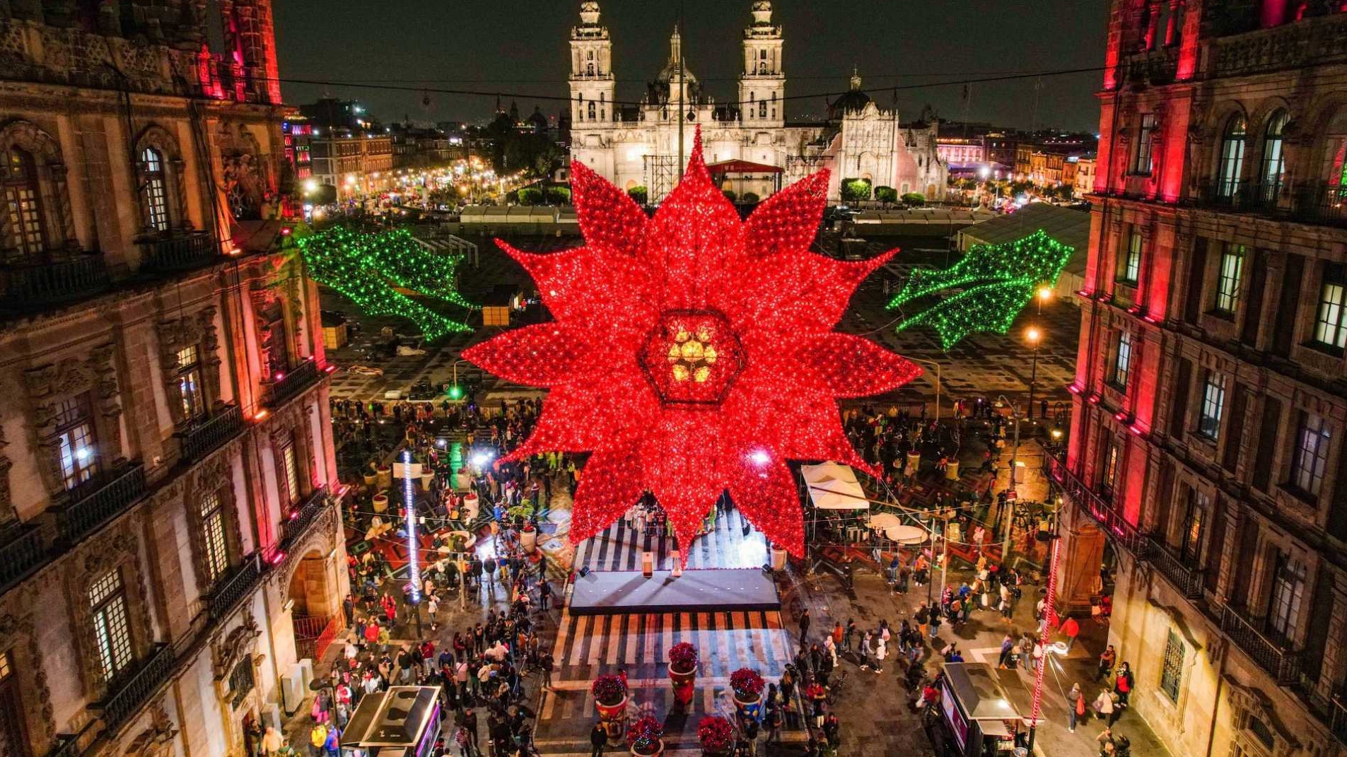 El Zócalo de México se viste de luz y magia: así fue el encendido de luces 2025