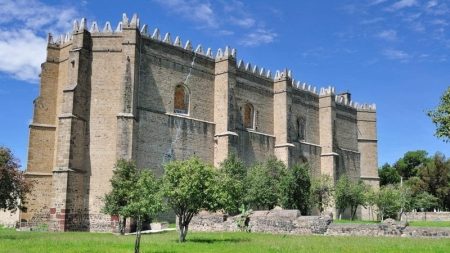 No es un castillo en México, es el Ex Convento de San Miguel Arcángel
