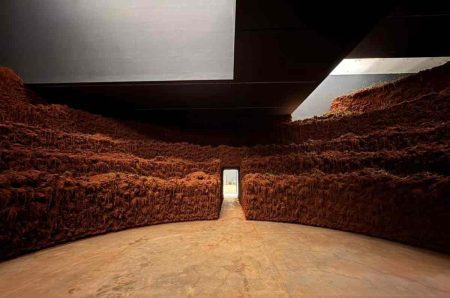 El vientre de la tierra late en el MUAC: la experiencia sensorial de Delcy Morelos